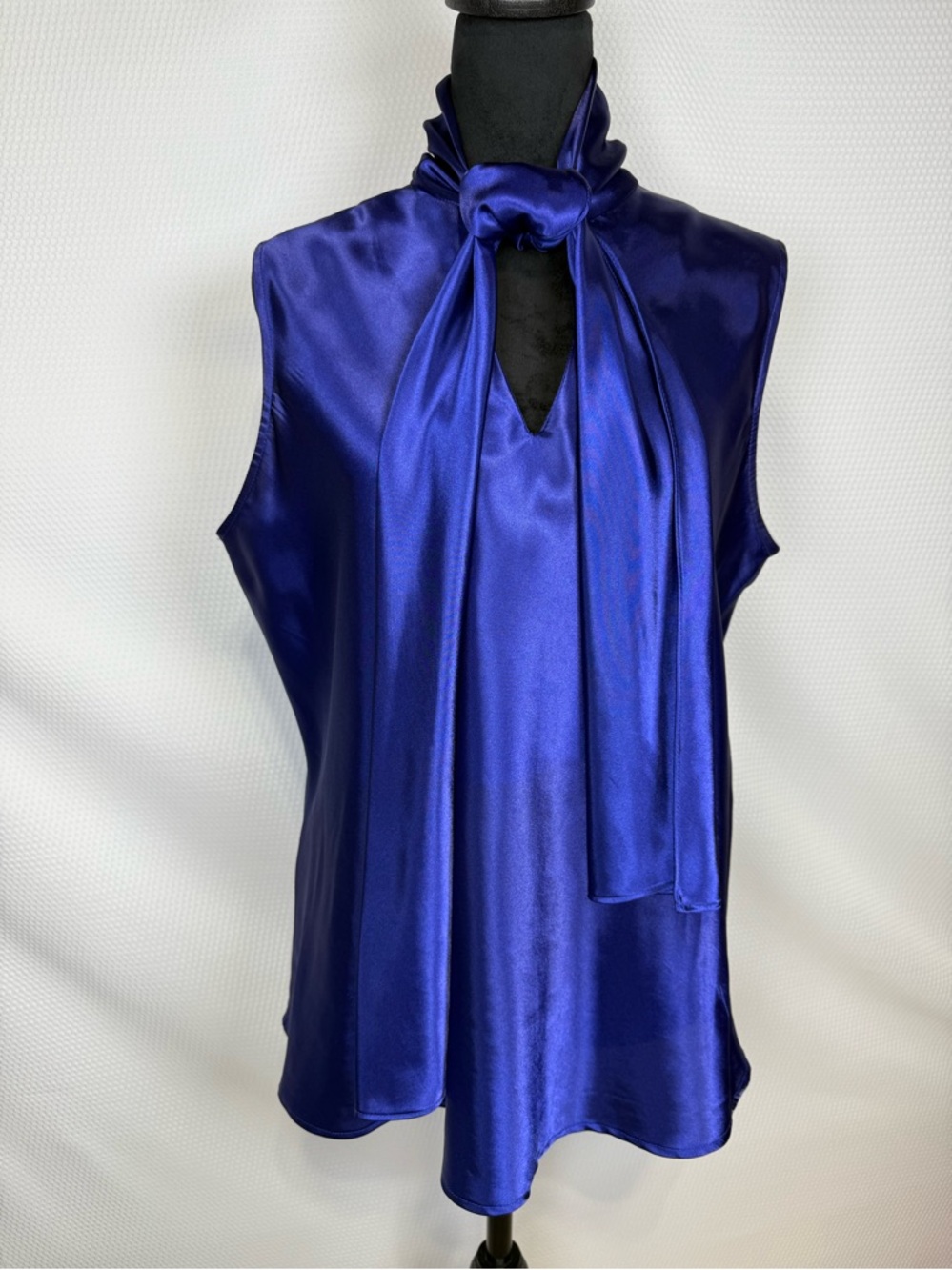 Black Label by Evan Picone XL Cobalt Blue Sleeveless Satin Tie Neck Blouse - Picture 5 of 11